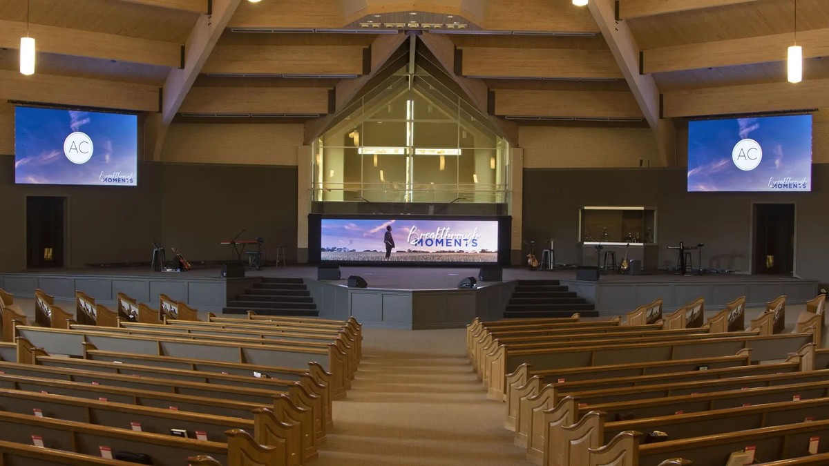 Side screens supporting lyrics and sermon content.