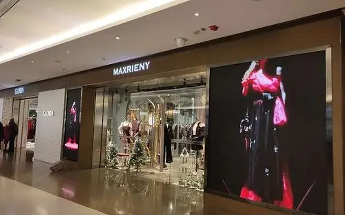 Mall media wall used for scheduled promotion content.
